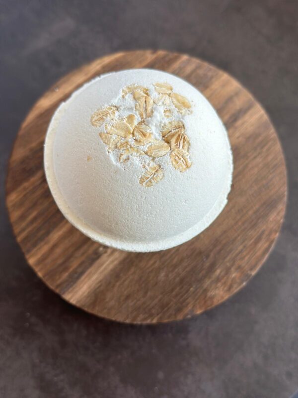 Honey And Oats Bath Bomb - Image 3